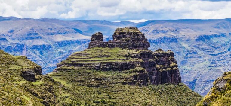 Waqrapukara: descubre esta misteriosa fortaleza